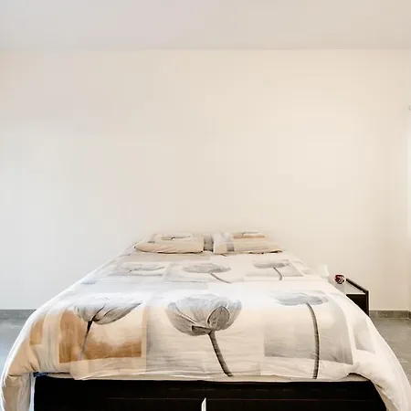 De L'avance 28m2 Apartment