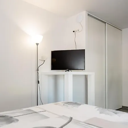 De L'avance 28m2 Apartment